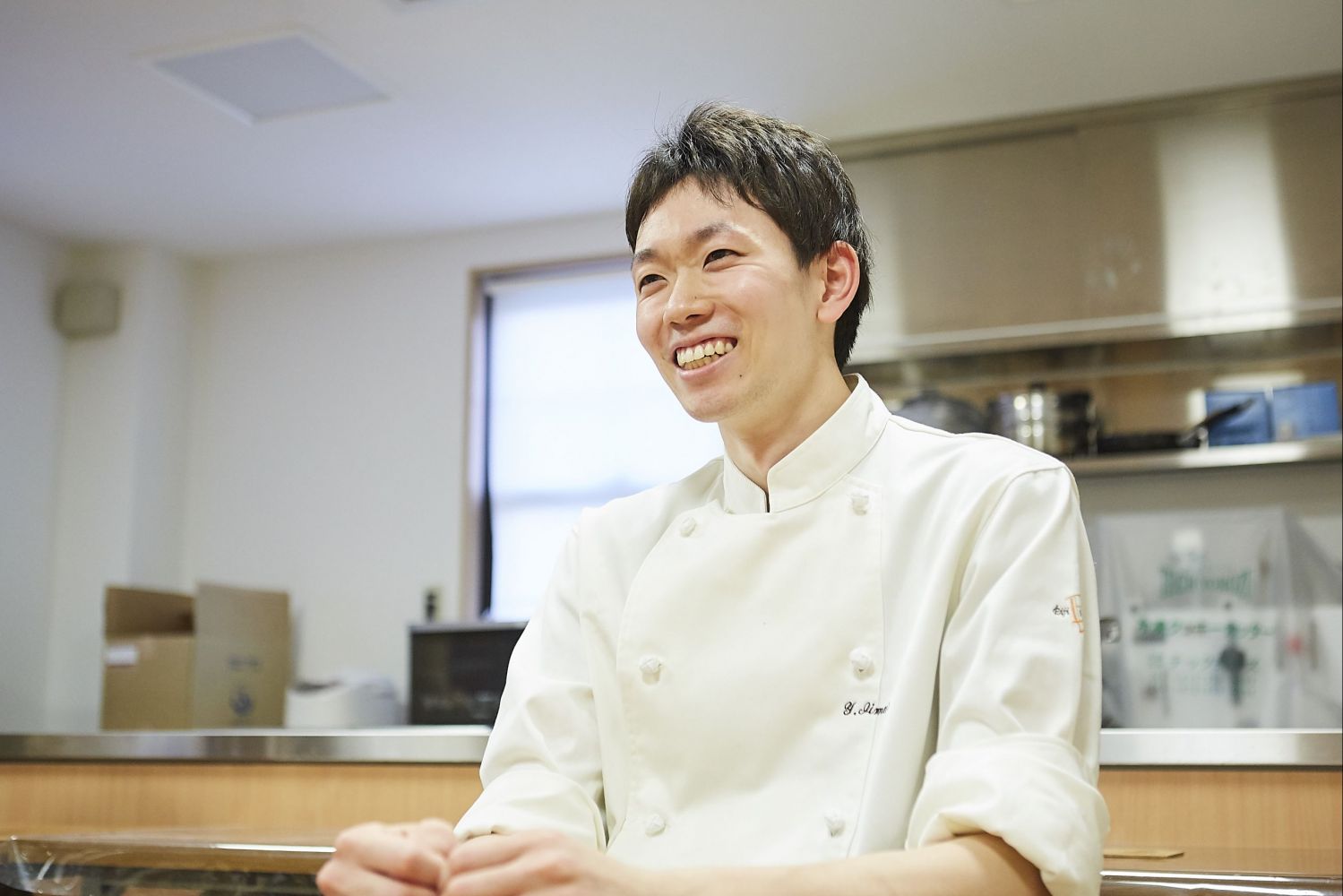 Patissier Eiji Nitta パティシエ 飯村 美孝さん お客様を笑顔にできる毎日が楽しい 料理を作るからはじまる100人の仕事 Professions Of Food And プロフェッションズ